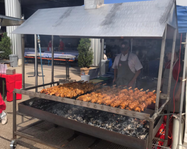 Flammkuchen Catering Karlsruhe - Frisch belegte und gebackene Flammkuchen mit selbstgemachtem Rahm. Der Flammkuchen Wagen kommt direkt zu Ihrer Veranstaltung. Perfekt für gesellige Events vom Partyservice Holger Braun.