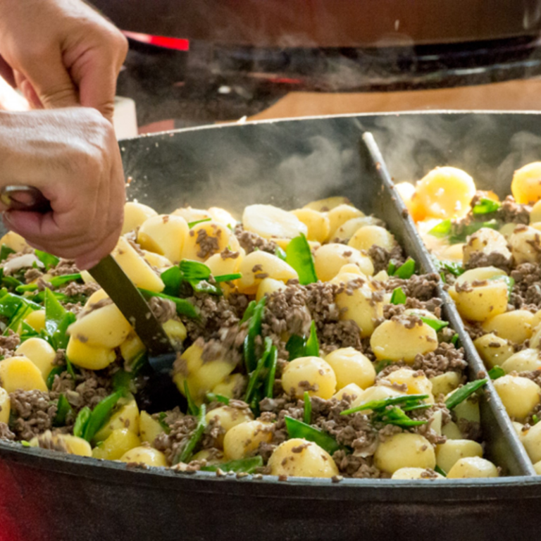 Pfannengerichte Catering Karlsruhe - Schaukochen in Riesenpfanne mit Gemüse von Holger Braun